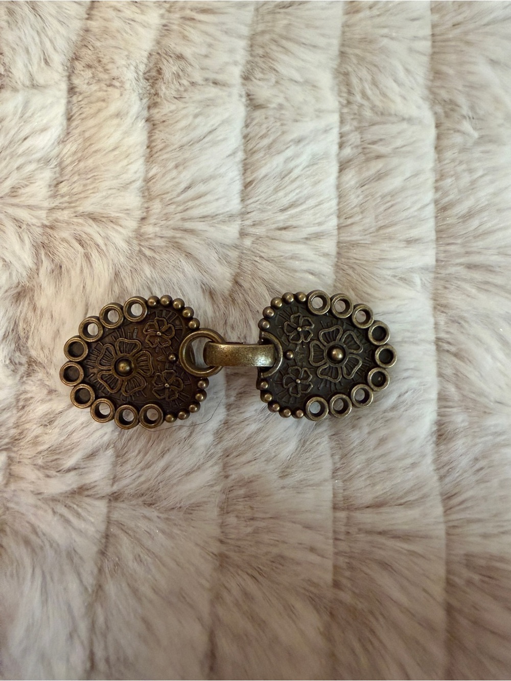 Bronze/Brass Look Sweater/Kimono/Wrap Clip
